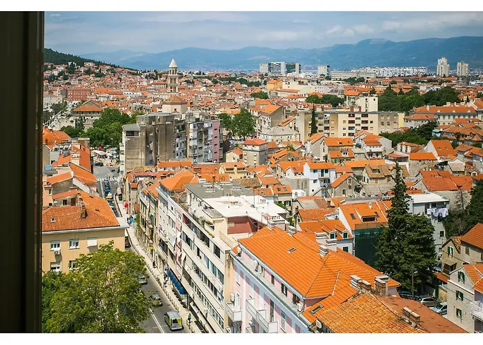 Tower Πανσιόν Σπλιτ